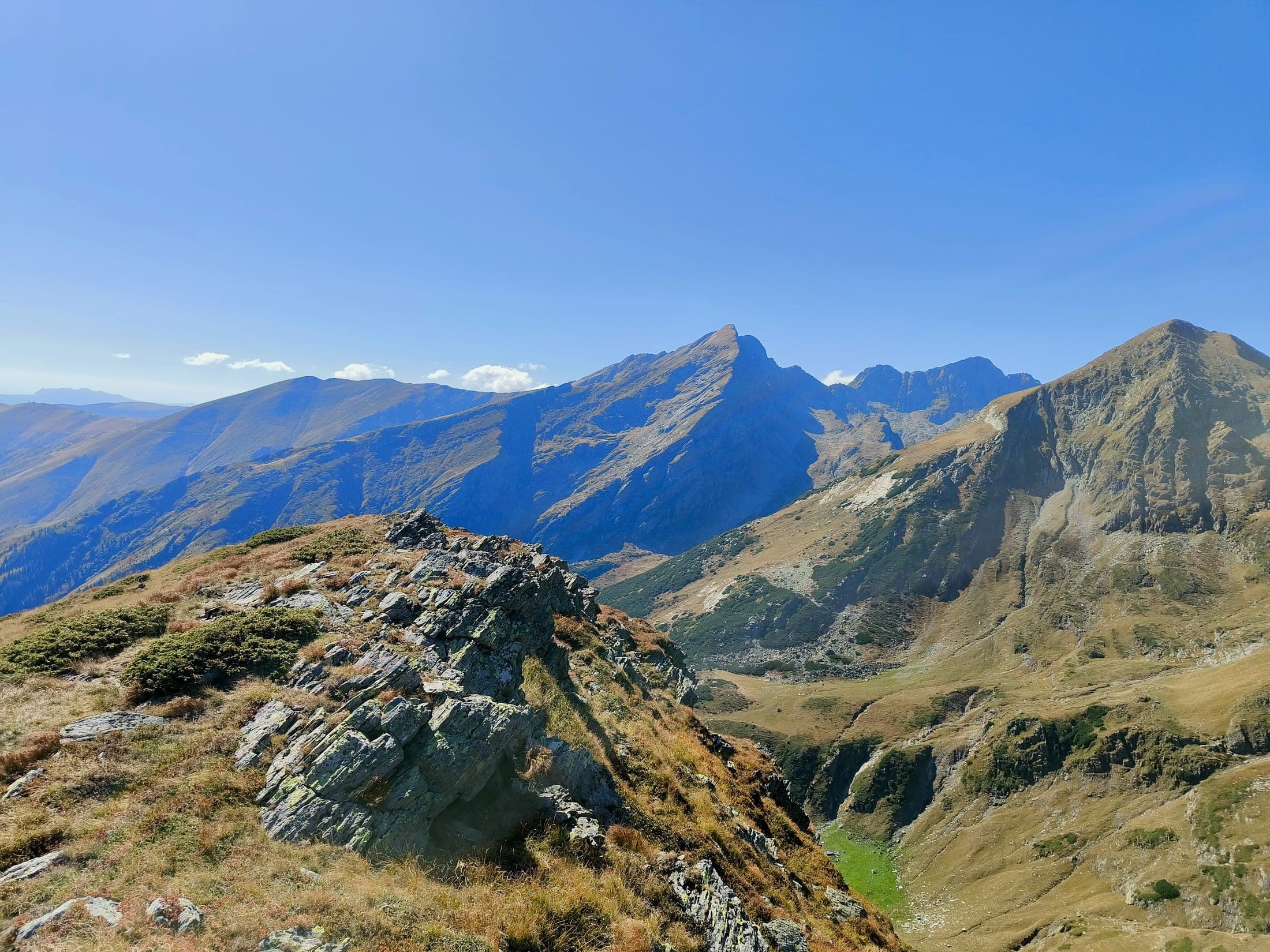 Lespezi and Negoiu peaks